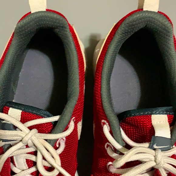 NIKE red shoes - Picture 4 of 8